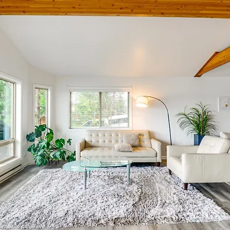 Balcony With Bay Views Family Gem In Port Townsend Villa